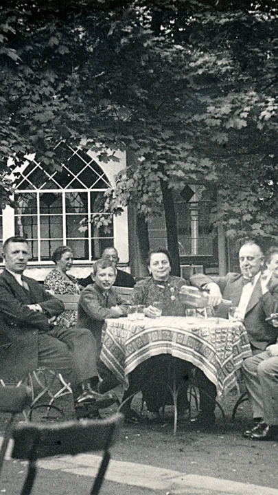 Tanzgruppe vor Jakobslust